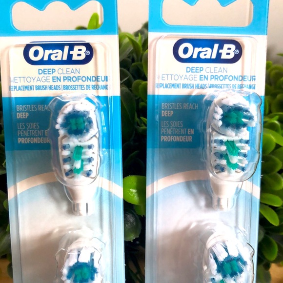 Oral-B Deep Clean Toothbrush Heads - Picture 2 of 3